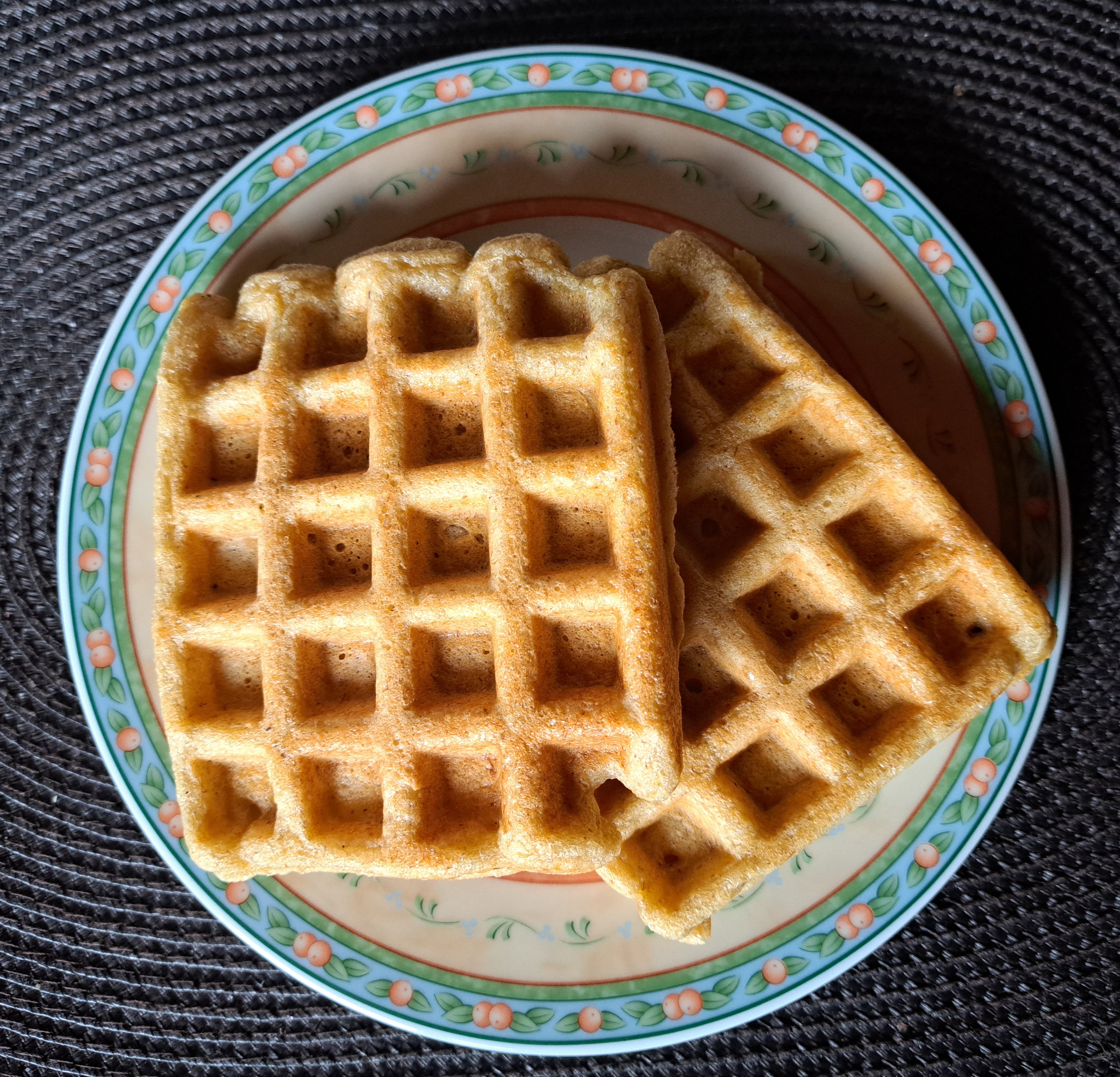 Feine Maniok-Mandel-Waffeln