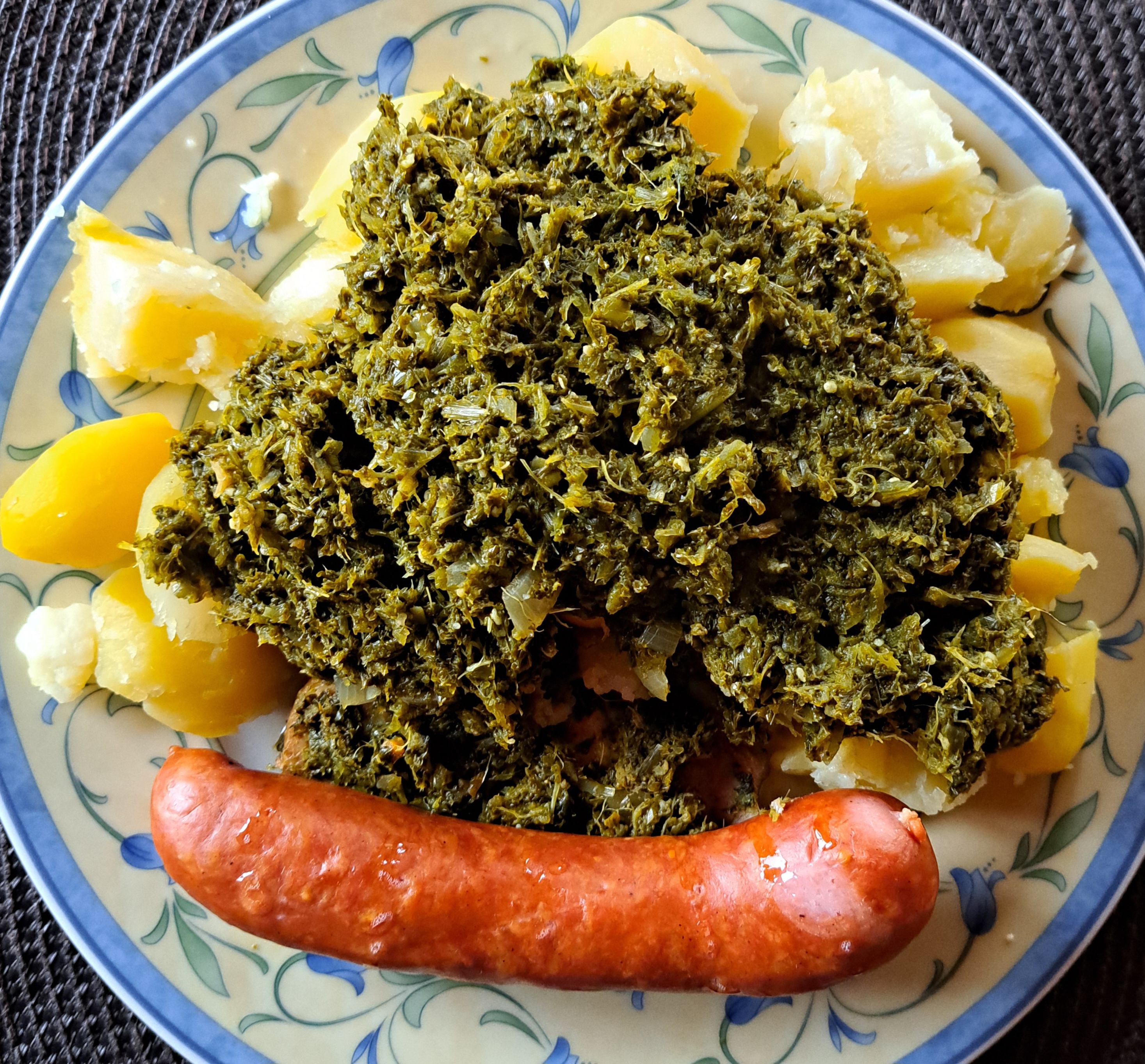 Grünkohl mit Kartoffeln und Rindswurst